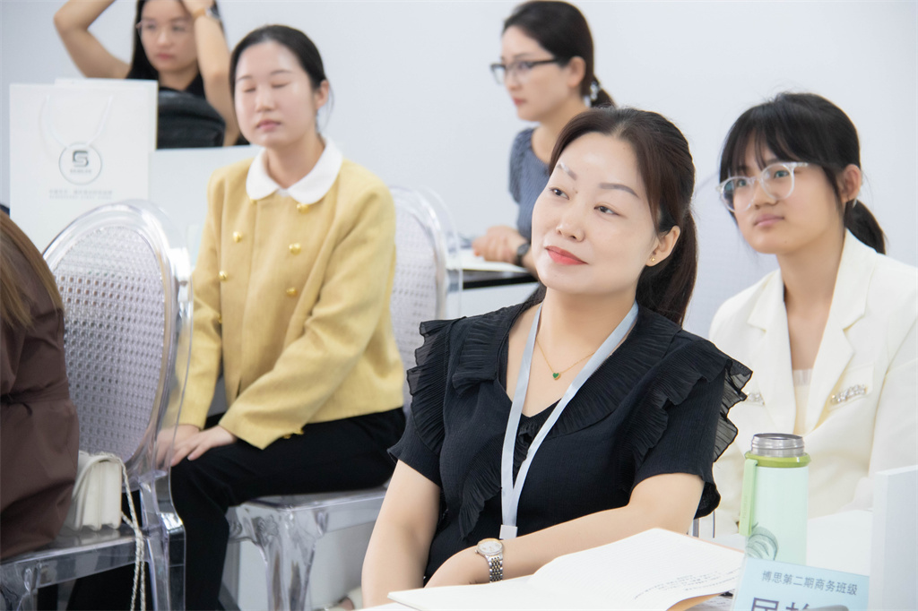 博思花藝婚慶教育，婚慶培訓(xùn)，花藝培訓(xùn)，插花培訓(xùn)，花藝師培訓(xùn)，主持人培訓(xùn)，商務(wù)主持人培訓(xùn)，花店運營培訓(xùn)，花店全系統(tǒng)營銷，小白開花店，小白學(xué)主持，金璽棠婚慶酒店，金璽棠總部，鄭州金麻雀教育科技有限公司