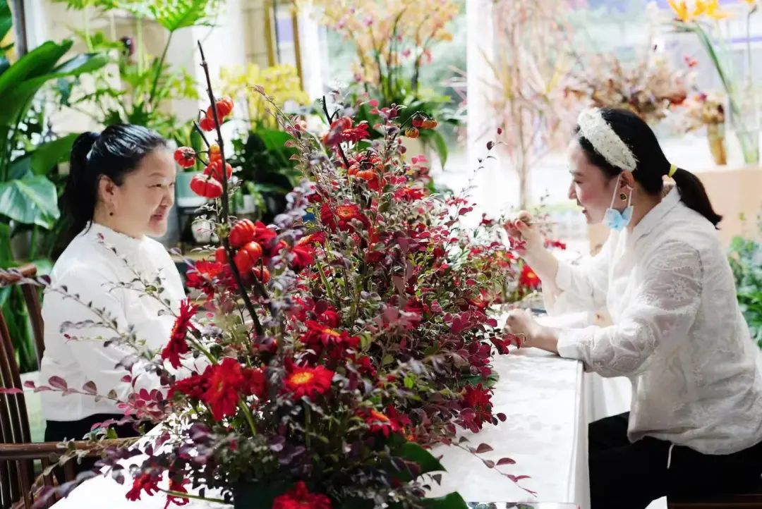 博思花藝婚慶教育，婚慶培訓(xùn)，花藝培訓(xùn)，插花培訓(xùn)，花藝師培訓(xùn)，主持人培訓(xùn)，商務(wù)主持人培訓(xùn)，花店運營培訓(xùn)，花店全系統(tǒng)營銷，小白開花店，小白學(xué)主持，金璽棠婚慶酒店，金璽棠總部，鄭州金麻雀教育科技有限公司