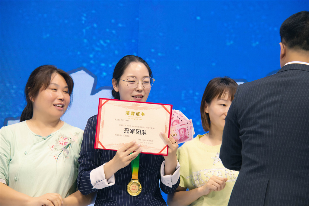 博思花藝婚慶教育，婚慶培訓(xùn)，花藝培訓(xùn)，插花培訓(xùn)，花藝師培訓(xùn)，主持人培訓(xùn)，商務(wù)主持人培訓(xùn)，花店運(yùn)營(yíng)培訓(xùn)，花店全系統(tǒng)營(yíng)銷，小白開花店，小白學(xué)主持，金璽棠婚慶酒店，金璽棠總部，鄭州金麻雀教育科技有限公司