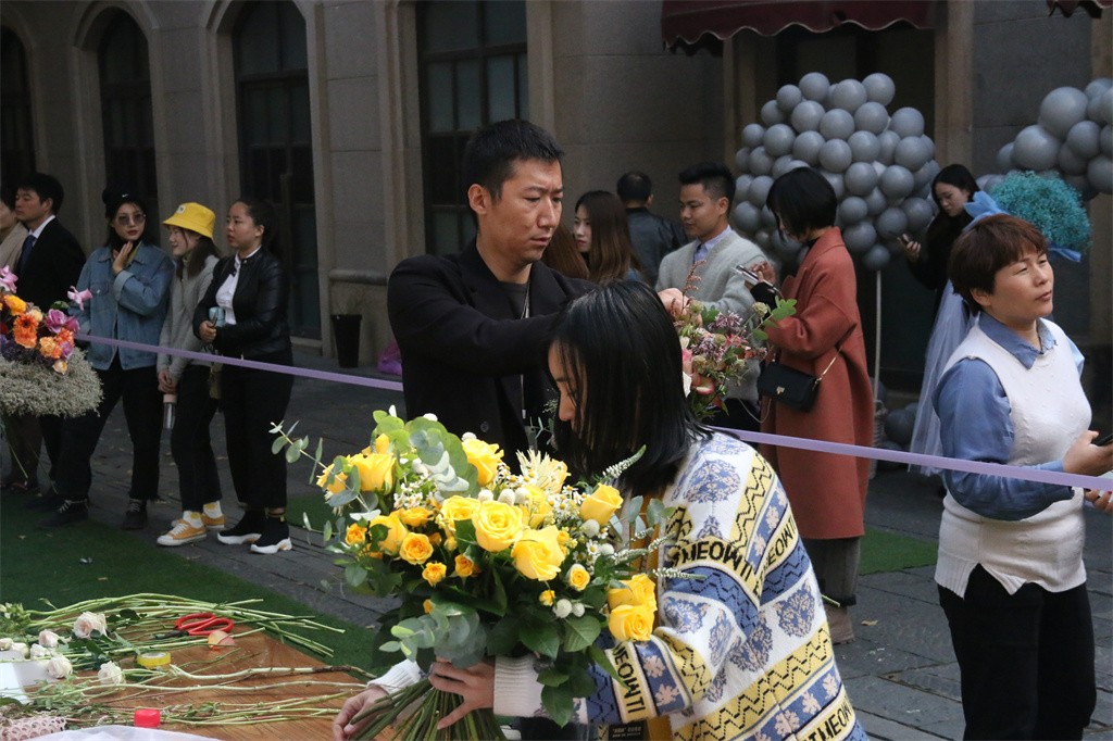 博思花藝婚慶教育，婚慶培訓，花藝培訓，插花培訓，花藝師培訓，主持人培訓，商務主持人培訓，花店運營培訓，花店全系統(tǒng)營銷，小白開花店，小白學主持，金璽棠婚慶酒店，金璽棠總部，鄭州金麻雀教育科技有限公司