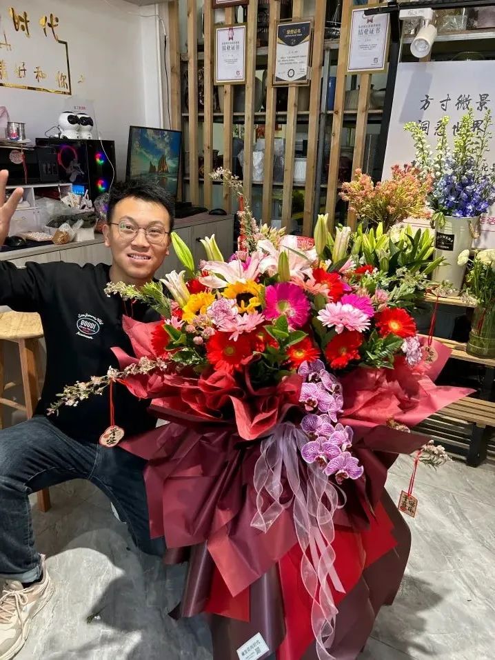 博思花藝婚慶教育，婚慶培訓(xùn)，花藝培訓(xùn)，插花培訓(xùn)，花藝師培訓(xùn)，主持人培訓(xùn)，商務(wù)主持人培訓(xùn)，花店運營培訓(xùn)，花店全系統(tǒng)營銷，小白開花店，小白學(xué)主持，金璽棠婚慶酒店，金璽棠總部，鄭州金麻雀教育科技有限公司