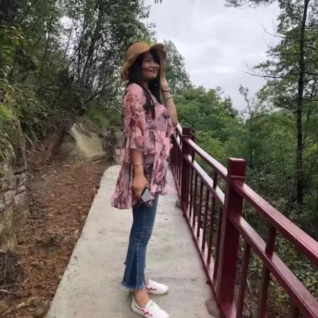 博思花藝婚慶教育，婚慶培訓(xùn)，花藝培訓(xùn)，插花培訓(xùn)，花藝師培訓(xùn)，主持人培訓(xùn)，商務(wù)主持人培訓(xùn)，花店運營培訓(xùn)，花店全系統(tǒng)營銷，小白開花店，小白學(xué)主持，金璽棠婚慶酒店，金璽棠總部，鄭州金麻雀教育科技有限公司