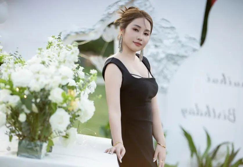 博思花藝婚慶教育，婚慶培訓(xùn)，花藝培訓(xùn)，插花培訓(xùn)，花藝師培訓(xùn)，主持人培訓(xùn)，商務(wù)主持人培訓(xùn)，花店運(yùn)營培訓(xùn)，花店全系統(tǒng)營銷，小白開花店，小白學(xué)主持，金璽棠婚慶酒店，金璽棠總部，鄭州金麻雀教育科技有限公司